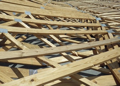 Wood Truss connected by metal plate engineering collapse